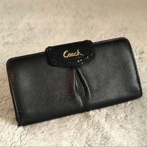 ‼️PRICE DROP‼️Coach leather wallet - gently used